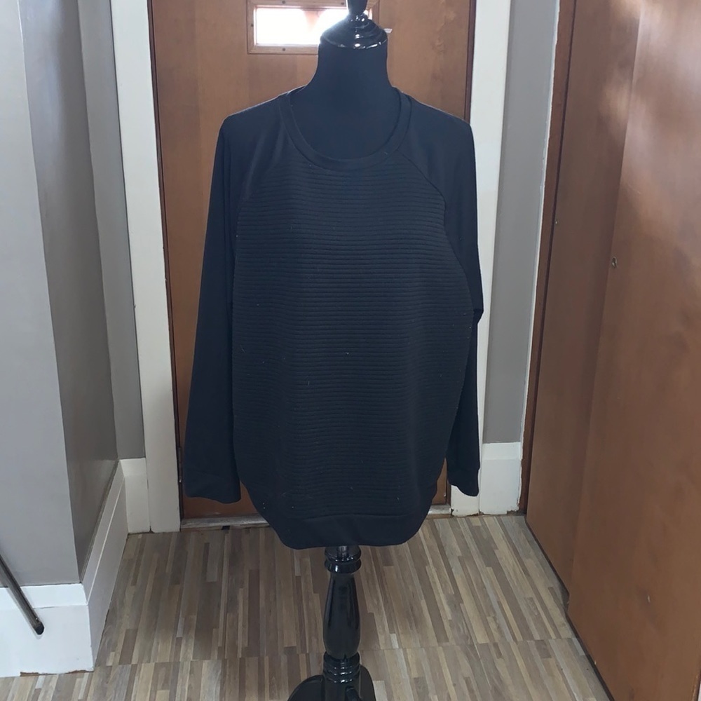 Old navy black front quilted tee!